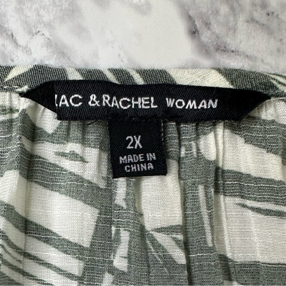 Zac and Rachel split neck blouse size 2x - Picture 6 of 8